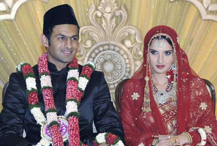 Shoaib Malik With His Wife Sania Mirza Images