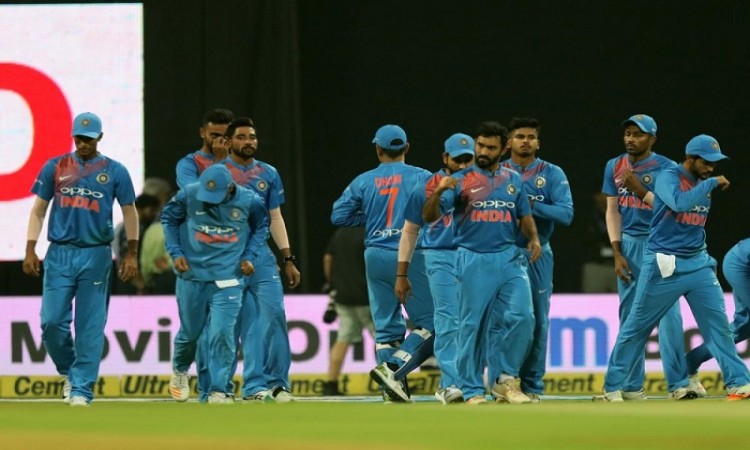 India beat Sri Lanka by 5 wickets in third T20I to clean sweep series