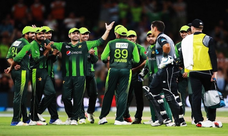 Pakistan beat New Zealand by 18 runs to clinch series 2-1