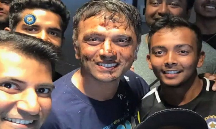 Rahul Dravid celebrates birthday with India U-19 World Cup squad