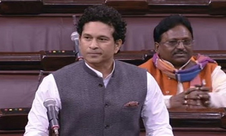  Sachin Tendulkar urges Transport Minister Nitin Gadkari 