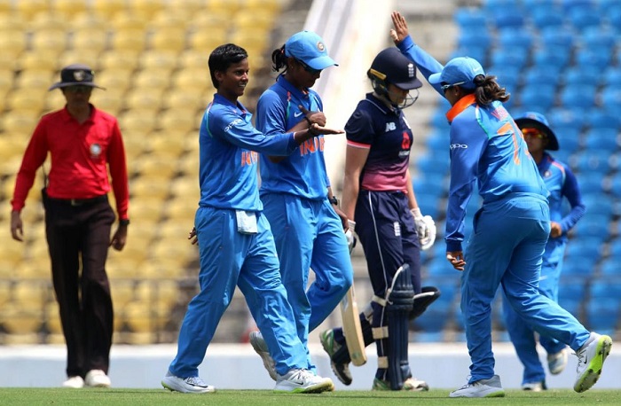 Spinners bundle England out for 207 Spinners bundle England out for 207