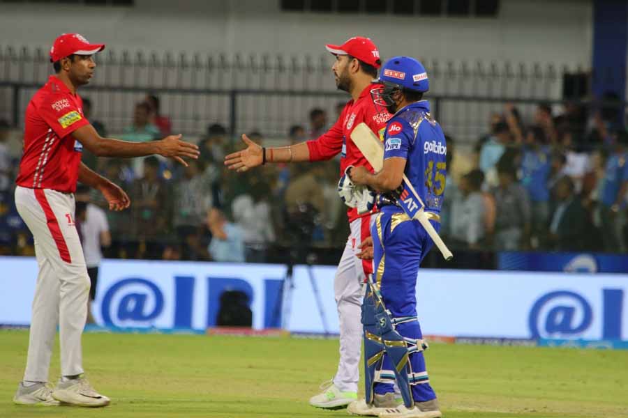 Krunal Pandya Of Mumbai Indians In Action During An IPL 2018 Match Images in Hindi
