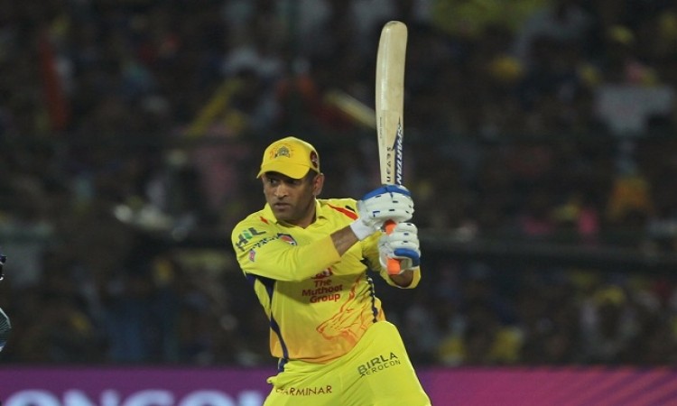 MS Dhoni completes 4000 runs in IPL