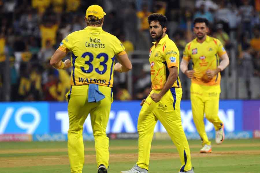 Shardul Thakur Of Chennai Super Kings Celebrates The Fall Of Kane Williamsons Wicket During The Firs in Hindi