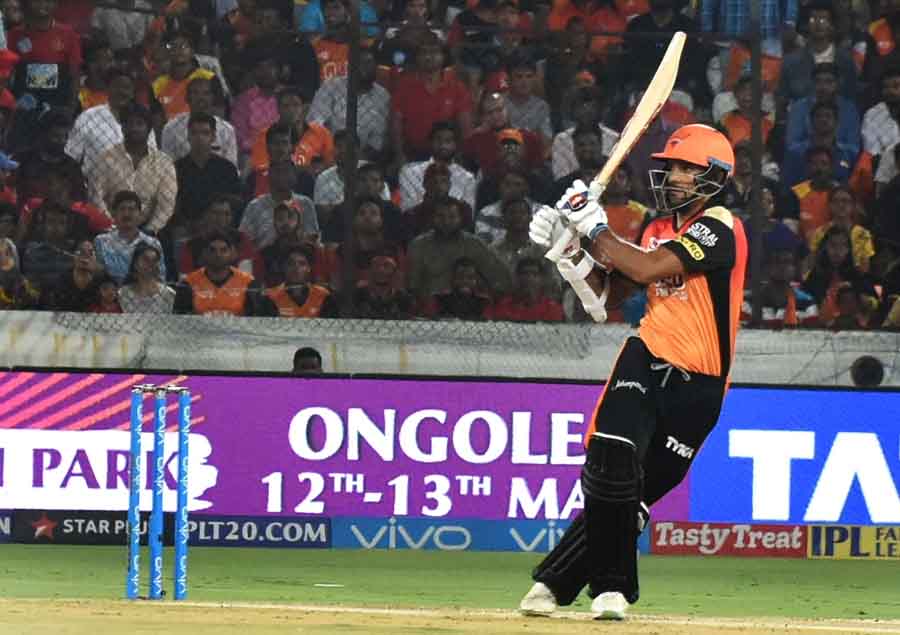 Sunrisers Hyderabads Shikhar Dhawan In Action During An IPL 2018 Images in Hindi