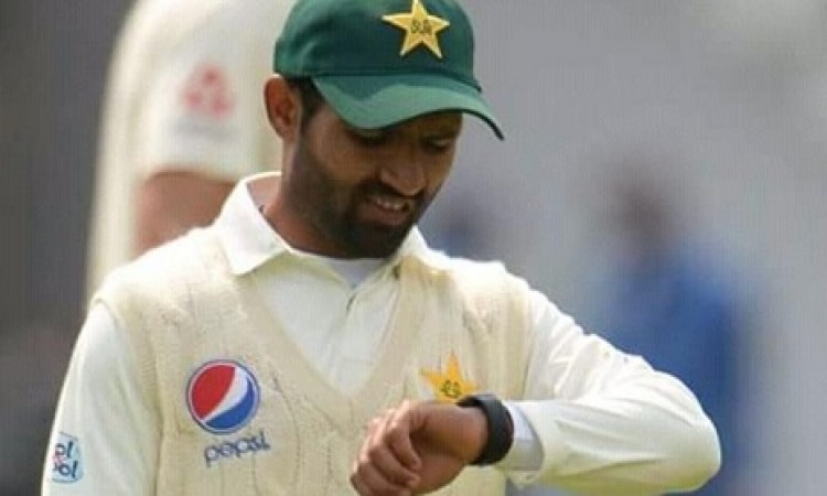 पाकिस्तान के खिलाड़ियों को मैदान पर स्मार्ट घड़ी न पहनने का निर्देश Images