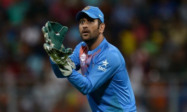  MS Dhoni completes 50 catches in T20Is,First wicketkeeper to do so