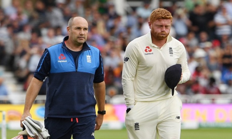  Jonny Bairstow has sustained a small fracture to his left middle finger 