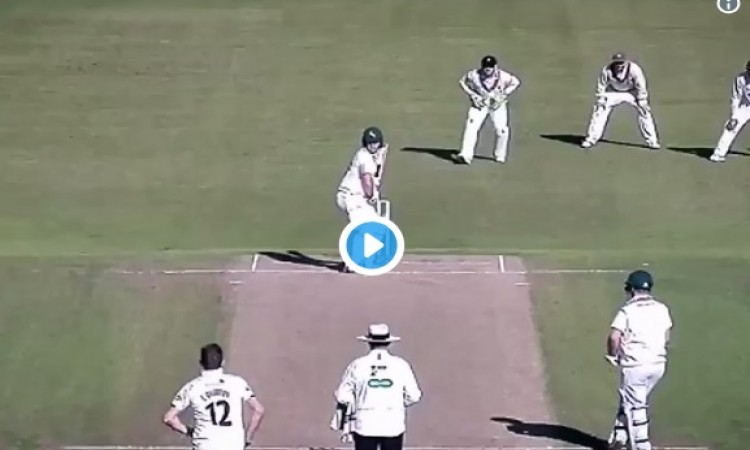 WATCH देखिए काउंटी क्रिकेट में इस गेंदबाज ने हैरान तरीके से चटकाया हैट्रिक विकेट, क्रिकेट वर्ल्ड चकि