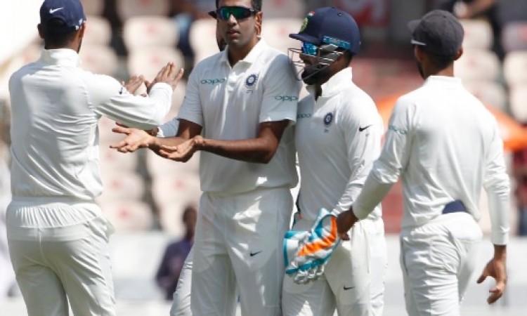 वेस्टइंडीज के ओपनर बल्लेबाजों ने ऐसा कर बनाया अनचाहा रिकॉर्ड, भारत के खिलाफ 4 दफा हुआ है ऐसा Images