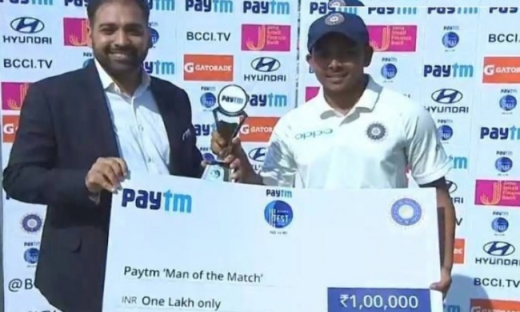 डेब्यू टेस्ट में मैन ऑफ द मैच का खिताब पाकर पृथ्वी शॉ ने भारत के लिए बना दिया अनोखा रिकॉर्ड Images