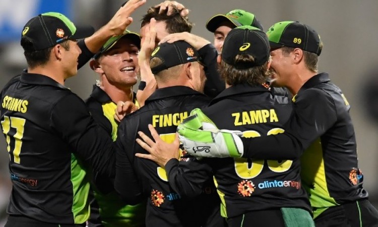 ऑस्ट्रेलिया के खिलाफ पहले टी-20 में भारत की हार, धवन की तूफानी पारी गई बेकार Images