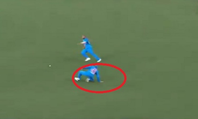 रोहित शर्मा ने छोड़ा कैच, फैन्स इस तरह से भारतीय खिलाड़ियों की फील्डिंग का उड़ा रहे हैं मजाक Images