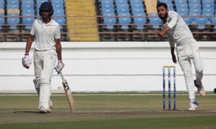 रणजी ट्रॉफी में सौराष्ट्र ने कर्नाटक को 87 रनों से दी शिकस्त, यह खिलाड़ी बना मैच का हीरो Images