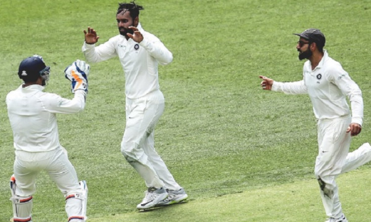 ऋषभ पंत ने पर्थ टेस्ट मैच में फिर से शुरू की जुबानी जंग और चटका दिया मार्कस हैरिस का विकेट Images
