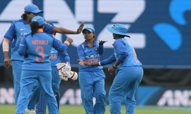 भारतीय महिला गेंदबाजों के कहर के आगे न्यूजीलैंड की टीम केवल 161 रनों पर हुई ऑलआउट Images