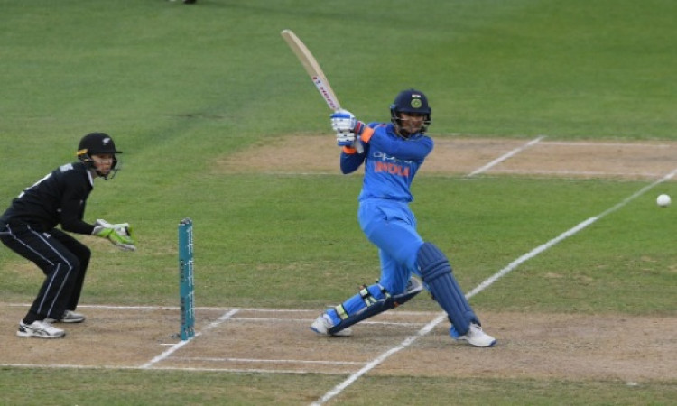 स्मृति मंधाना ने मचाया धमाका, 90 रन की तूफानी पारी खेलकर भारत को 8 विकेट से दिलाई जीत Images