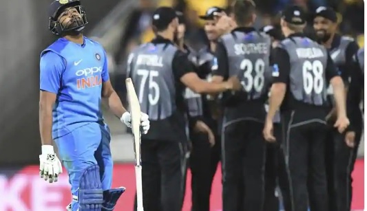 रोमांचक मैच में भारत को न्यूजीलैंड ने 4 रनों से हाराय, भारतीय टीम आखिरी ओवर में नहीं बना पाई 16 रन I