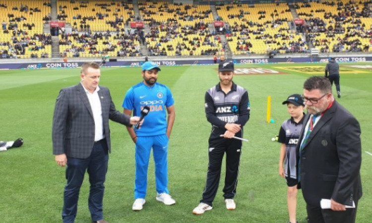 न्यूजीलैंड के खिलाफ पहले टी-20 में भारत ने जीता टॉस, पहले फील्डिंग करने का फैसला Images