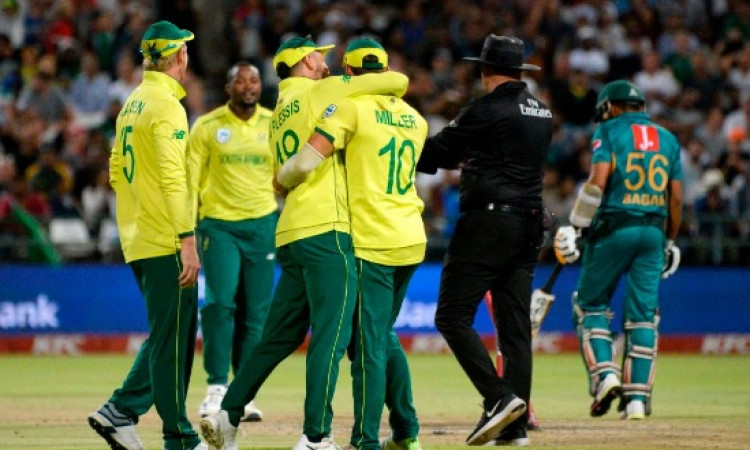 पहले टी-20 में साउथ अफ्रीका ने पाकिस्तान को 6 रन से दी मात, यह खिलाड़ी बना मैन ऑफ द मैच Images