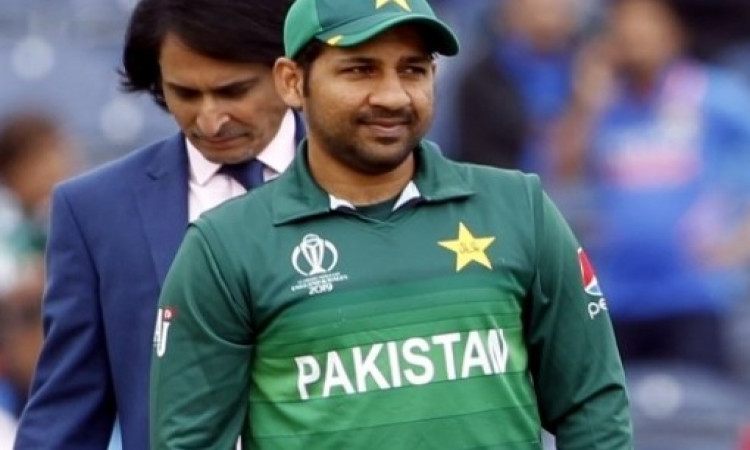 साउथ अफ्रीका के खिलाफ मिली जीत का श्रेय पाकिस्तानी कप्तान सरफराज ने इसे दिया Images