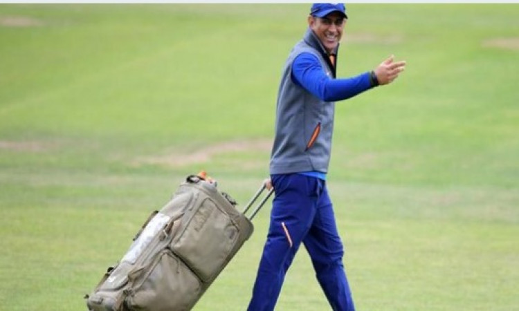 Childhood coach feels Dhoni can continue till T20 WC Images