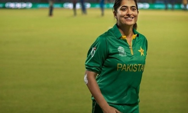 पाकिस्तान की महिला क्रिकेटर सना मीर को मिला यह बड़ा सम्मान Images