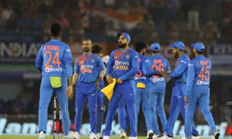बांग्लादेश के खिलाफ सीरीज के लिए भारतीय टीम का ऐलान, जानिए टेस्ट और टी-20 की पूरी टीम Images