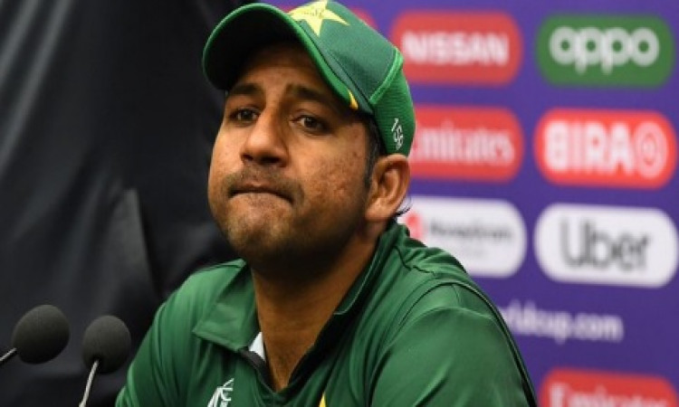 पाकिस्तान की कप्तानी से हटाने के बाद अब सरफराज को टीम में जगह नहीं मिलेगी, शोएब अख्तर का बयान Images