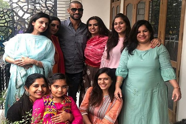 Dhawan Celebrates Bhai Dooj With Family Members On Cricketnmore