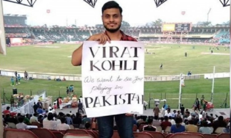 पाकिस्तानी प्रशंसक ने कोहली को अपने देश में खेलने के लिए कुछ इस तरह से दिया आमंत्रण Images