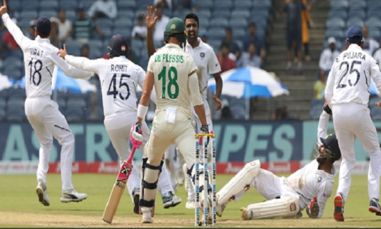 भारतीय टीम जीत से 3 विकेट दूर, केशव महाराज और फिलेंडर दिखा रहें हैं संघर्ष Images