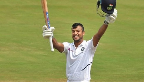 पहले टेस्ट शतक को दोहरे में बदलने वाले भारत के चौथे बल्लेबाज बने मयंक Images
