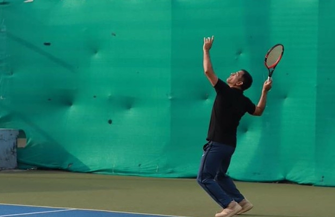 Tennis MS Dhoni