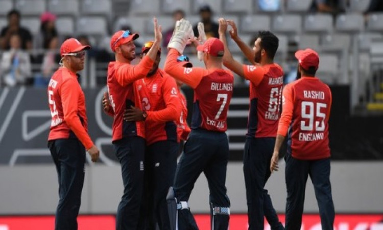 पांचवां टी-20 मैच रहा अति रोमांचक, सुपरओवर में इंग्लैंड को मिली जीत Images