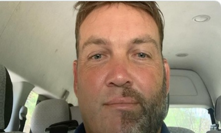 Why Kallis shaved exactly half of his beard & moustache? Images
