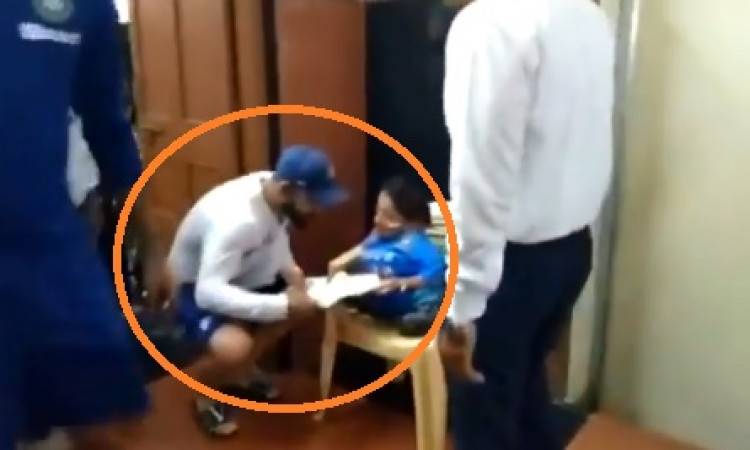 VIDEO इंदौर में जीत के बाद कोहली ने अपने  फैन के लिए ऐसा कर जीत लिया हर किसी का दिल Images