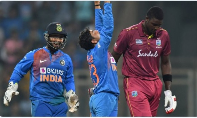 दूसरे वनडे में कुलदीप यादव ने रचा इतिहास, वनडे में 2 दफा हैट्रिक विकेट लेने वाले पहले भारतीय गेंदबाज