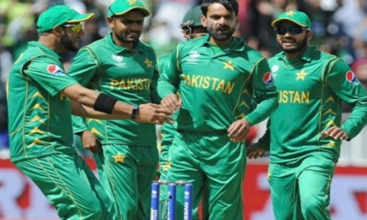 ब़ड़ी खबर:  इंग्लैंड क्रिकेट बोर्ड ने पाकिस्तान के इस खिलाड़ी के गेंदबाजी पर लगाया बैन Images