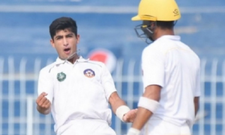 कराची टेस्ट में पाकिस्तान की जीत, टेस्ट में 5 विकेट लेने वाले युवा तेज गेंदबाज बने नसीम शाह Images