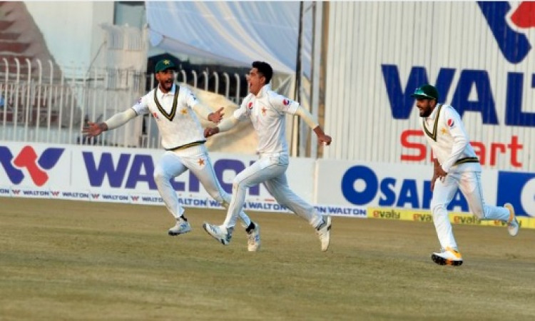 टेस्ट हैट्रिक लेने वाले सबसे युवा गेंदबाज बने नसीम शाह, बनाया रकॉर्ड ! Images
