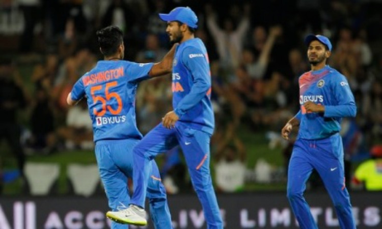 भारतीय गेंदबाजों का कमाल, न्यूजीलैंड 7 रनों से हारा, सीरीज में 5- 0 से ऐतिहासिक जीत ! Images
