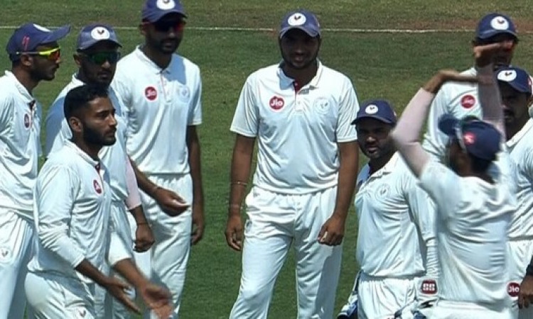 रणजी ट्रॉफी: सौराष्ट्र सेमीफाइनल में पहुंचा, बल्लेबाजों के दम पर मैच हुआ ड्रा Images