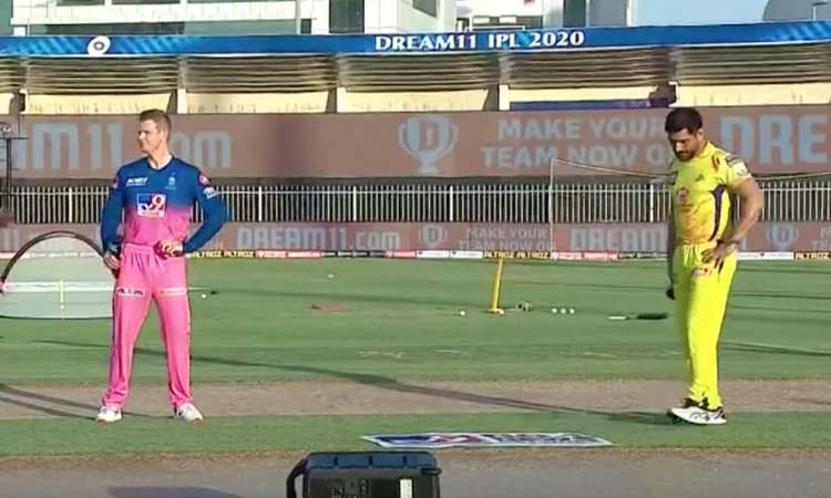 IPL 2020 : राजस्थान रॉयल्स के खिलाफ चेन्नई सुपर किंग्स ने जीता टॉस, पहले गेंदबाजी का फैसला Images