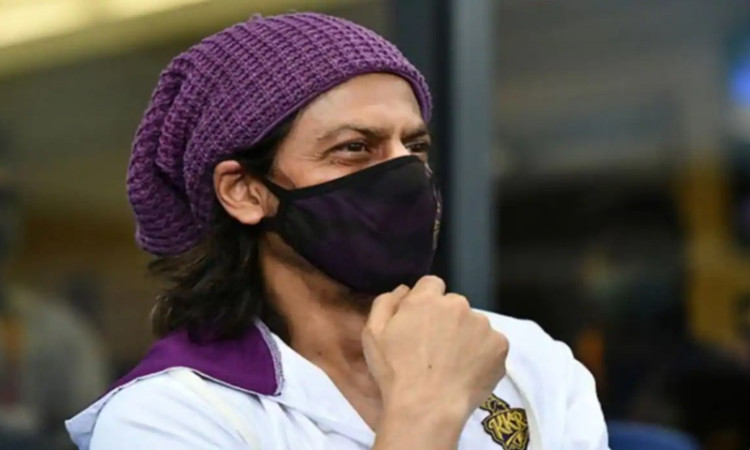 bollywood actor Shah Rukh Khan reacts after fan asked him whether KKR will win this season or not in