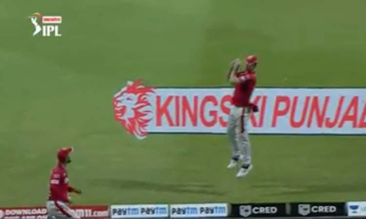 IPL 2020 : ਰੋਹਿਤ ਸ਼ਰਮਾ ਨੂੰ ਆਉਟ ਕਰਨ ਲਈ ਮੈਕਸਵੇਲ ਅਤੇ ਨੀਸ਼ਮ ਦੀ ਜੌੜ੍ਹੀ ਨੇ ਫੜ੍ਹਿਆ ਸ਼ਾਨਦਾਰ ਕੈਚ, ਦੇਖੋ VIDEO  Im
