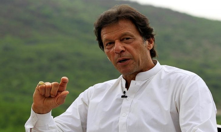 Sarfaraz Nawaz has claimed that he has seen Prime Minister of Pakistan Imran Khan consuming drugs