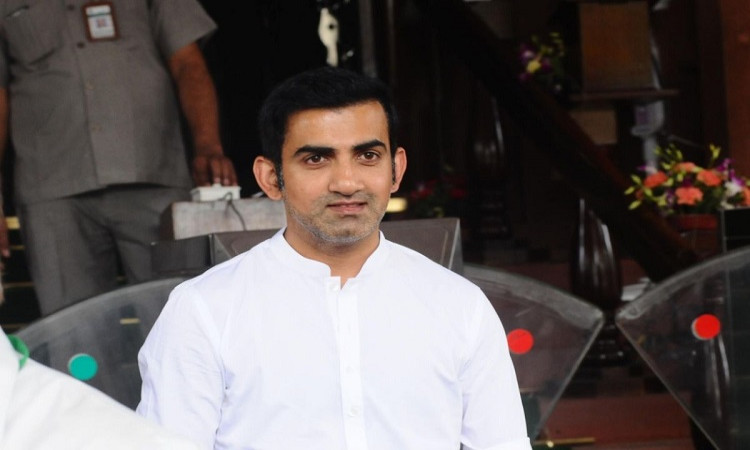 Gautam Gambhir isolate himself after a Covid-19 positive case detected inside his home in hindi
