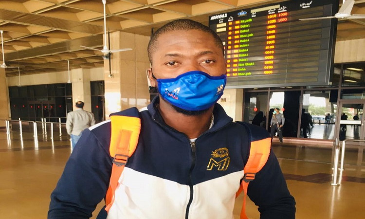 sherfane rutherford arrives for psl 2020 in mumbai indians jersey 